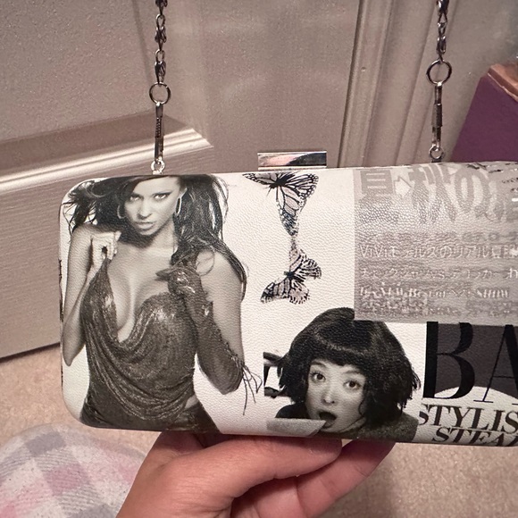 Unique Clutch with long strap - Picture 2 of 3